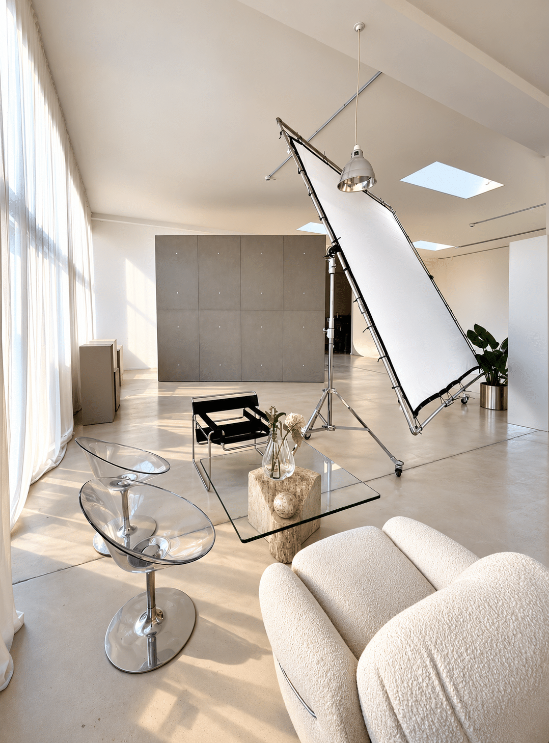Heller moderner Fotostudio-Wohnraum